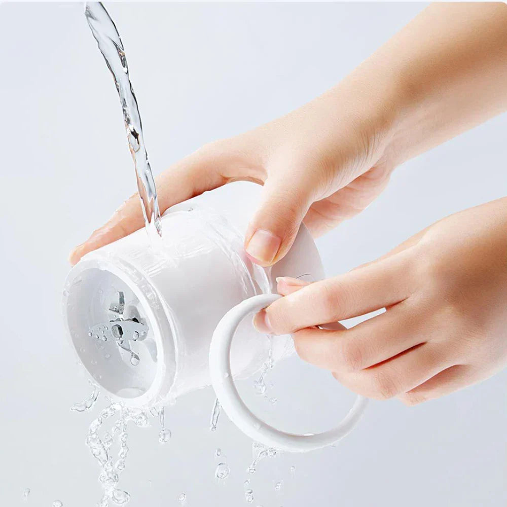 Mini Portable Electric Fruit Juicer Machine